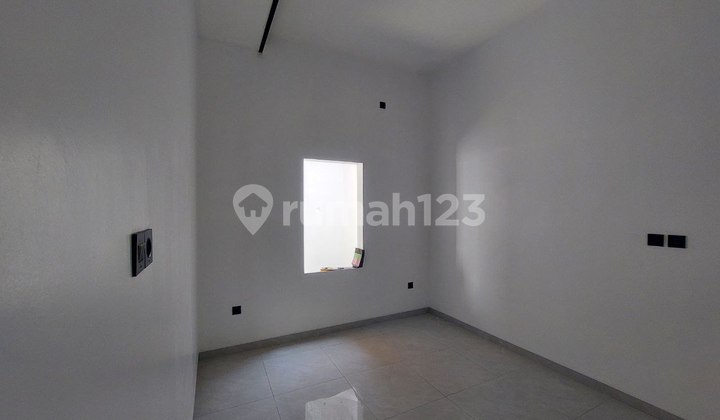 Rumah Mewah di Perumahan Baturan Fajar Indah Colomadu