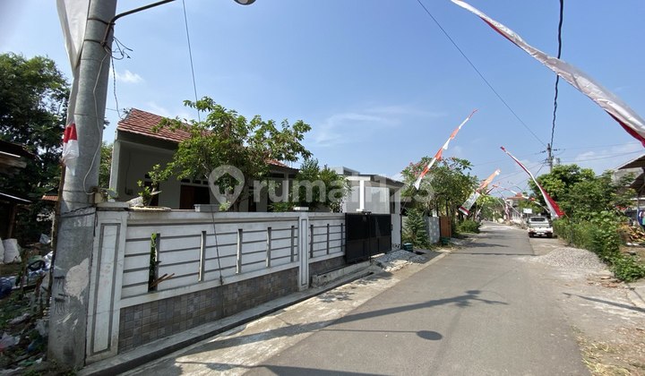 Beautiful House In Solo Baru Area With Furnishing Bonus 2