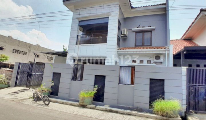 Rumah Mewah Plus Kolam Renang Di Karangasem Laweyan Solo 2