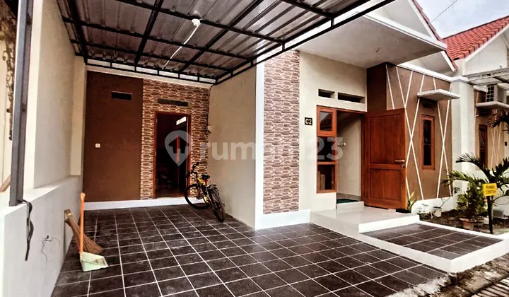 Rumah Cantik Di Perumahan Cluster Solo Baru Area 1