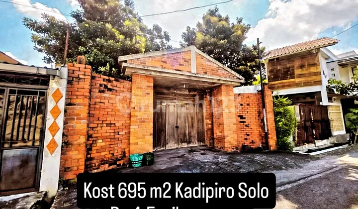 Kost, 2 Lantai, 696 M2 + Rumah Induk di Kadipiro Banjarsari Solo Kost, 2 Lantai, 696 M2 + Rumah Induk di Kadipiro Banjarsari Solo