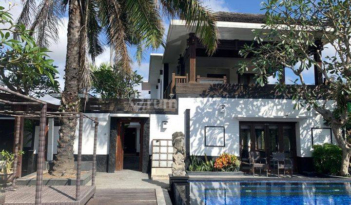 FOR SALE TROPICAL AND SPACIOUS GARDEN VILLA NEAR SANUR 1