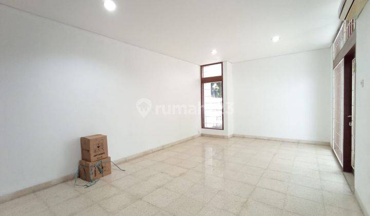 Rumah Bagus Area Simprug Bisa Untuk Kantor, Jakarta Selatan  9