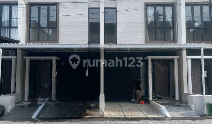 For Rent New Pristine Alana House 2 Floors 2 Bedrooms 70m² Land Area West Surabaya 2