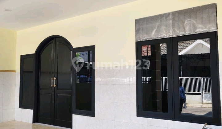 Ready-to-Occupy House in Sidoarjo City Center, Pondok Mutiara, Close to Mall & Toll Road Ready-to-Occupy House in Sidoarjo City Center, Pondok Mutiara, Close to Mall & Toll Road