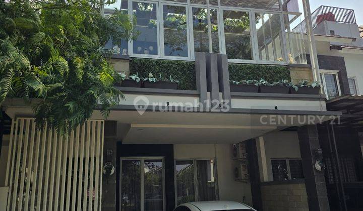 Rumah Cantik Dan Luas Full Renovasi Didepan Taman 1