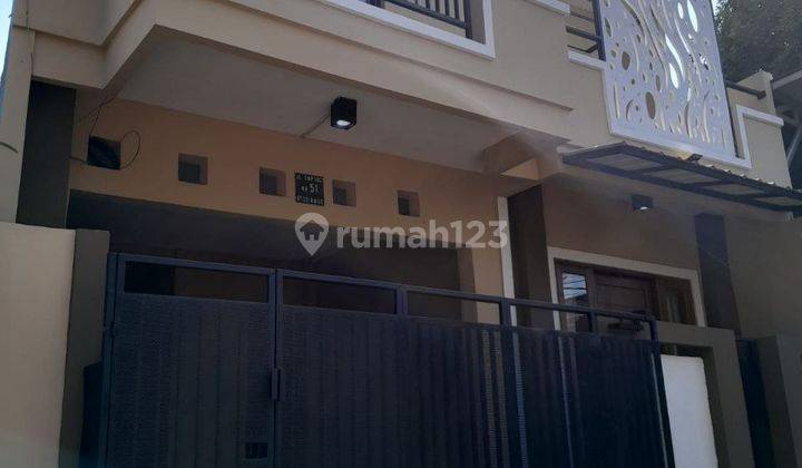 Beli Rumah 2 Lantai SHM Bonus Kos Kosan di Jakarta Timur 2