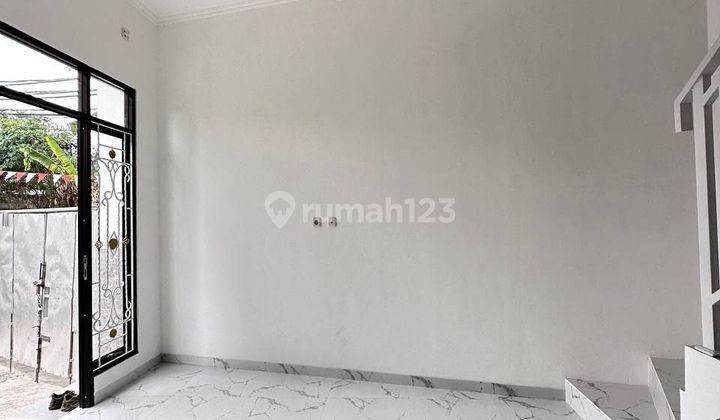 Rumah 2 Lantai 2 Kamar Tidur 2 Kamar Mandi 700 Jtan di Jakarta 2