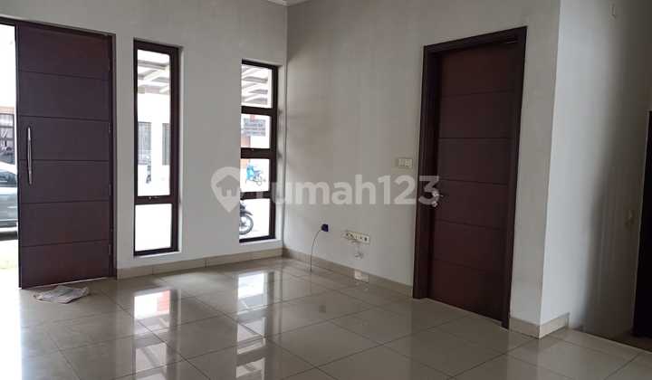 Sewa Rumah Green Lake Cluster Asia Siap Huni 8x15 Nego