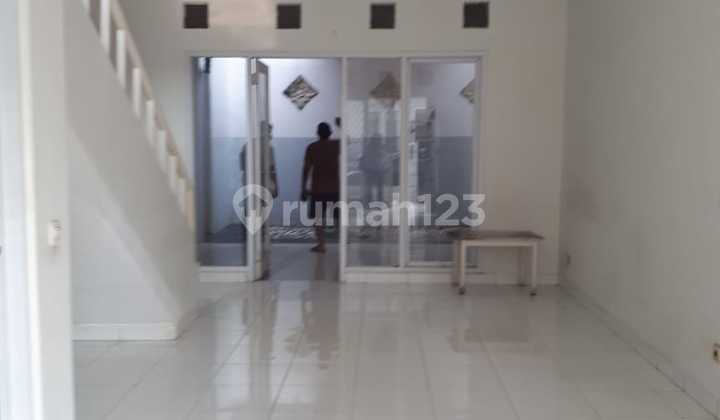 Rumah siap huni di villa meruya Rumah siap huni di villa meruya