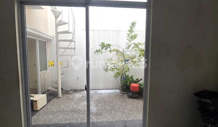 Rumah Besar Greenlake City Amerika Latin 8x18 Terawat 2