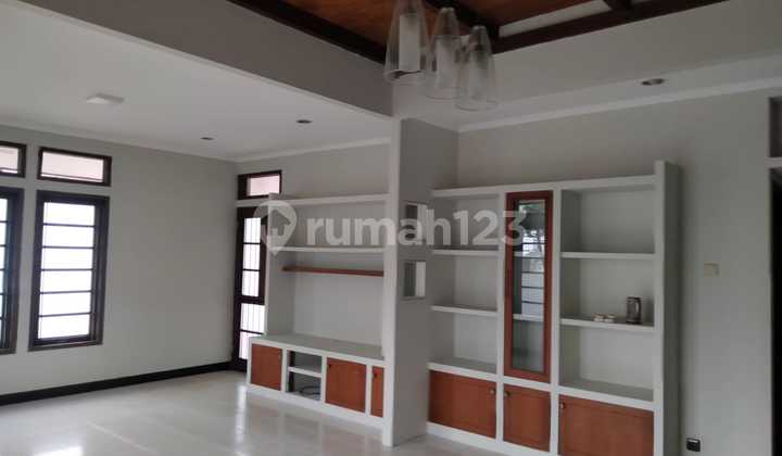Dijual Rumah Besar Hook Metro Permata 2