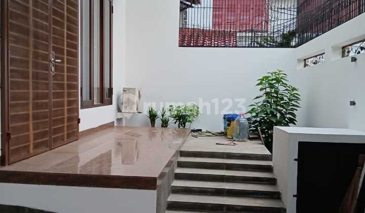 Minimalist House Puri 10x15 2 Floors Strategic Location