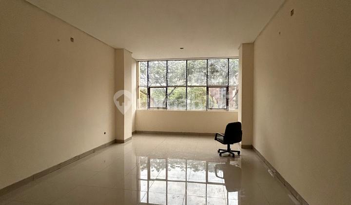 Sewa Ruko Green Lake City 3 Lantai Kosongan Hadap Jalan