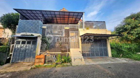 Rumah lingkungan asri Villa Bandung Indah dekat pintu Tol cileunyi