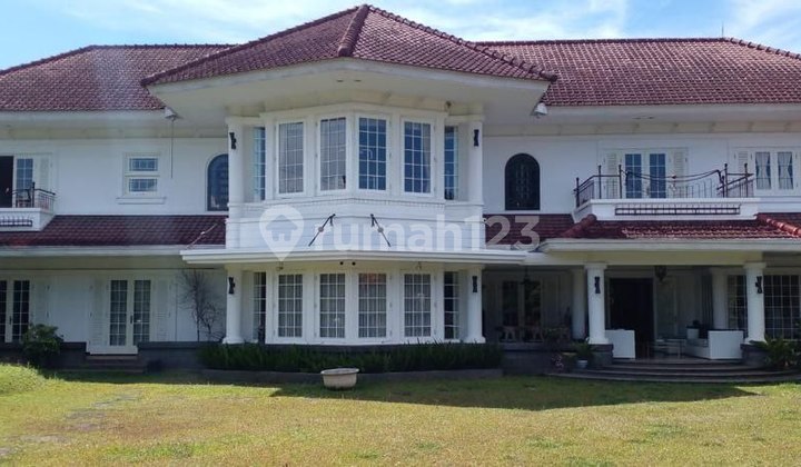 Rumah Lux Terawat Jalan Raya Lembang Bandung