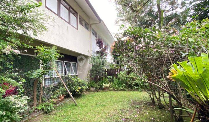 Dijual Rumah Terawat Sayap Dago Dekat Kampus ITB