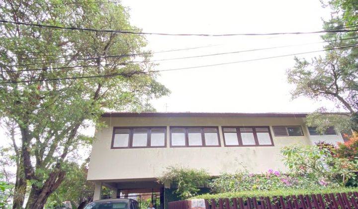 Dijual Rumah Terawat Sayap Dago Dekat Kampus ITB