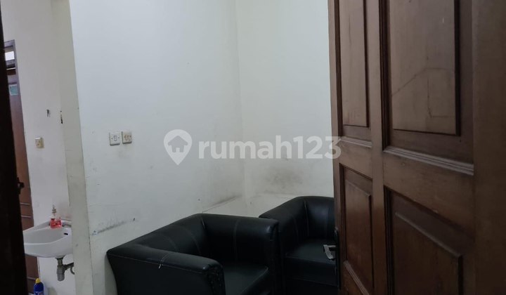 Cheap house in the beautiful gymnastics complex Arcamanik near the entrance gate. 2