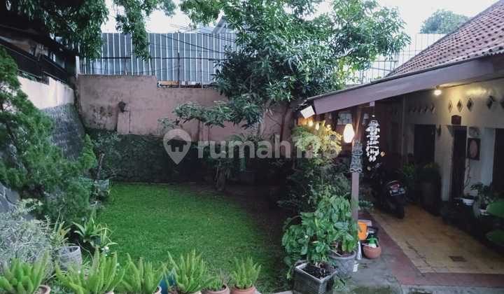 Well-Maintained House Strategic Location Setiabudi Bandung 2
