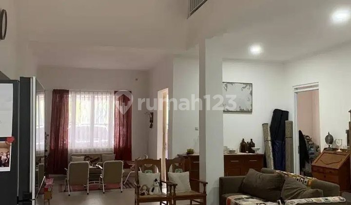 Modern minimalist house in Batununggal with front &amp; back garden 2