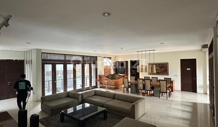 Rumah Cantik Mewah Asri di Batununggal Indah