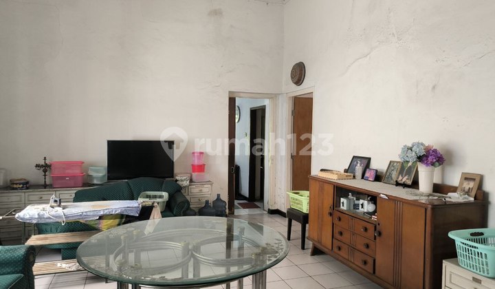 House in front of Unpas on Lengkong Besar Street, suitable for boarding/rental. 2