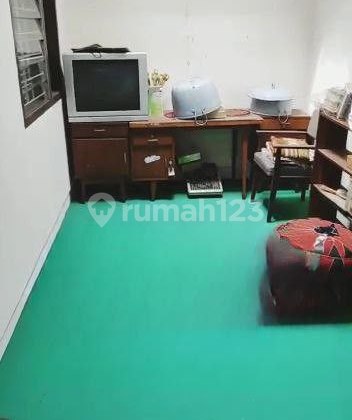Rumah Lama di Tubagus Ismail Bahan Kosan 2