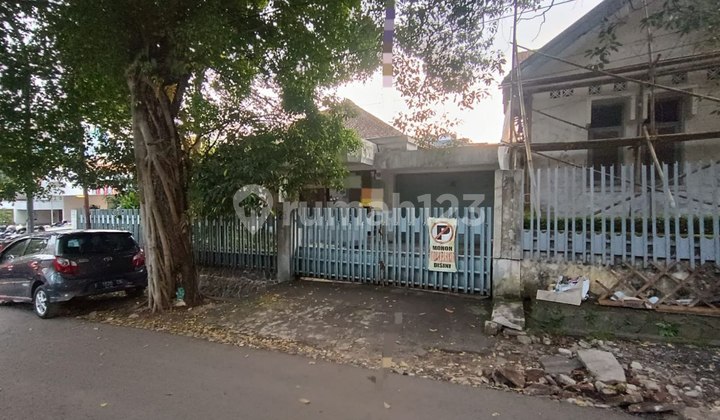 Land calculation house in Riau wing near Braga tourism, Bandung city center. Land calculation house in Riau wing near Braga tourism, Bandung city center.