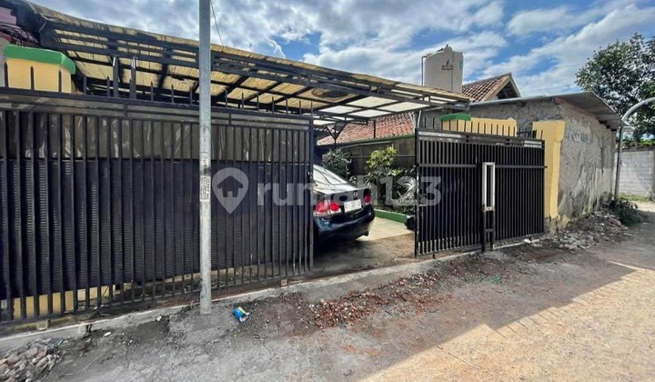 Ready-to-Occupy Private House, Strategic Location in Cisaranten Arcamanik.