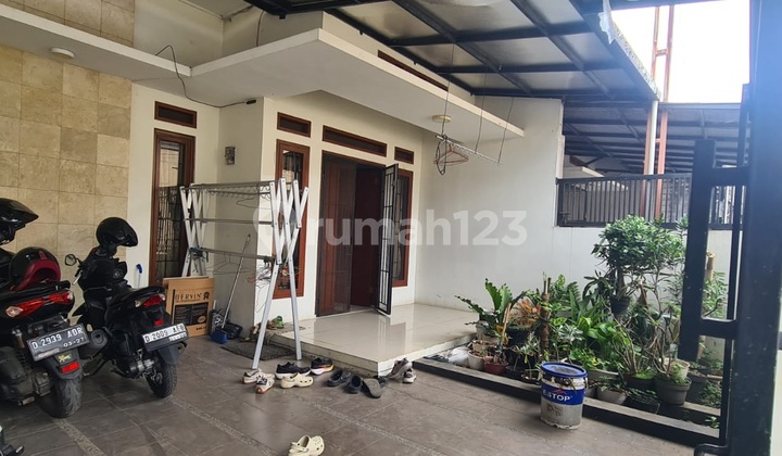 Ready-to-Occupy House in Cisaranten Arcamanik