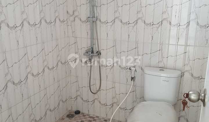 2 Lantai di Karang Tengah, Jakarta Selatan