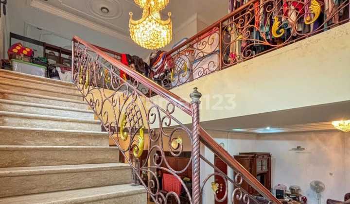 Dijual Rumah Semi Furnished di Terogong Jakarta Selatan 2