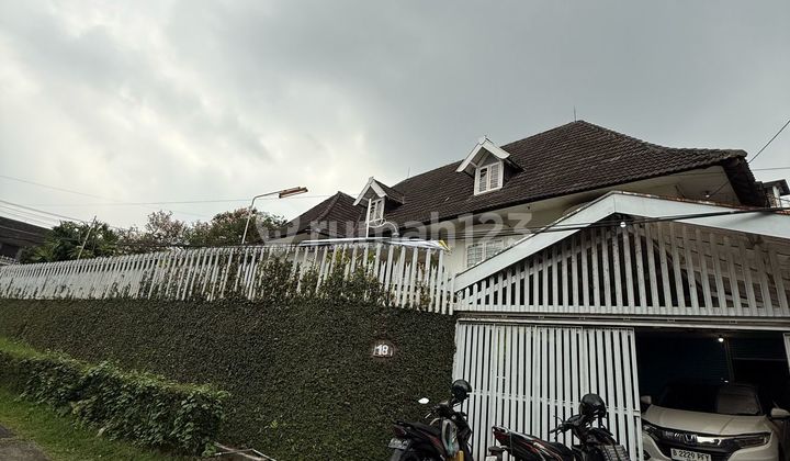Rumah Hook Luas Shm Setrasari 6 Kamar 2 Lantai