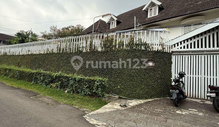 Rumah Hook Luas Shm Setrasari 6 Kamar 2 Lantai 2