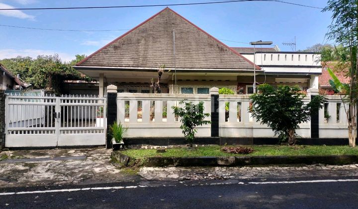 Dijual Rumah Lega di Jl. Cipunegara Kota Bandung 1