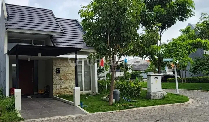 Northwest Park House Fronting the Pool Northwest Park House Fronting the Pool