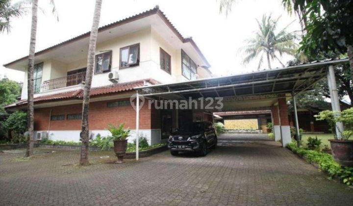 Rumah Taman luas di Pancoran Jaksel cocok bangun town house, harga menarik dan bisa nego, lokasi premium  1