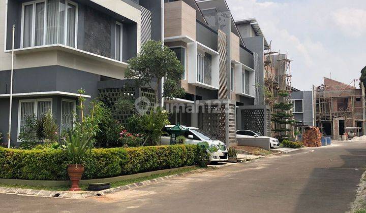 Rumah dua lantai dalam cluster di Pondok Labu 1