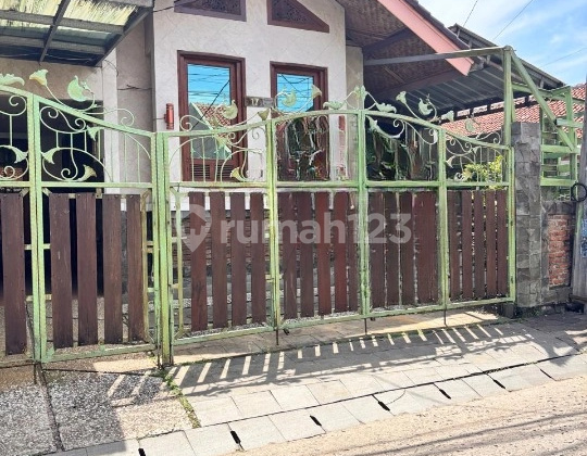 Ready-to-Occupy House in a Strategic Location at Pondok Cabe, South Tangerang 1