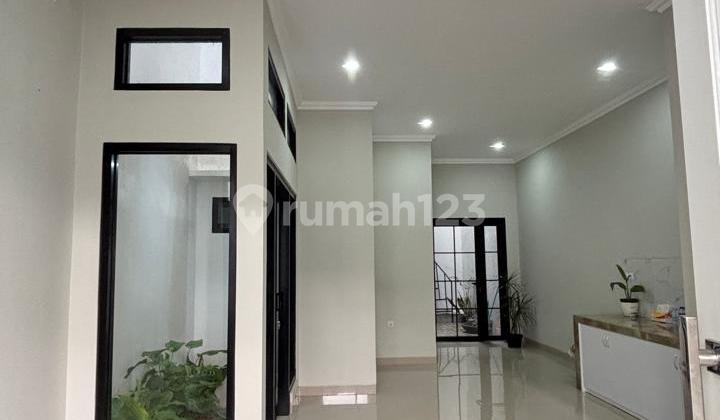 For Sale Ready-to-occupy House in Megapolitan-Cinere