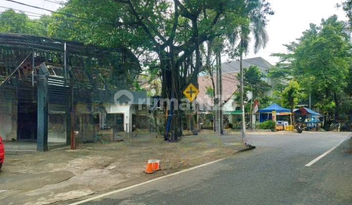 Dijual rumah hitung tanah di Jalan Senayan 2