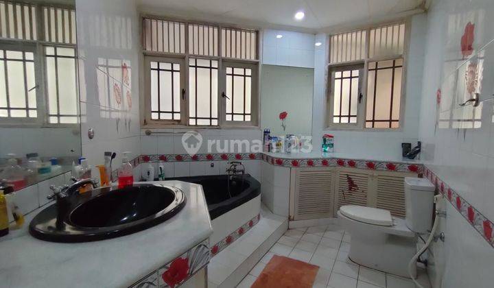 Rumah Murahhhhh di Villa Cinere Mas lingkungan Tenang Nyaman dan Asri,  2 Lantai Semi Furnished, siap huni, kondisi Bagus, lokasi strategis, keamanan 24 jam, one gate system,  harga nego 2