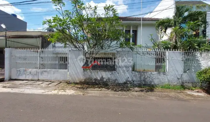 Rumah lama dalam komplek premium tebet dalam akses Jalan lebar jktsel. 2