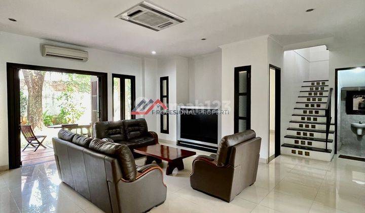 RUMAH MODERN DENGAN TAMAN LUAS di KEMANG JAKARTA SELATAN 2