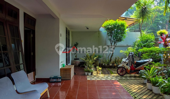 Rumah Asri Strategis Area Premium Kebayoran Baru, Jakarta Selatan
