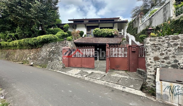 Rumah Tua Masih Layak Kontur Tanah Tinggi Seperti Model Rumah Villa