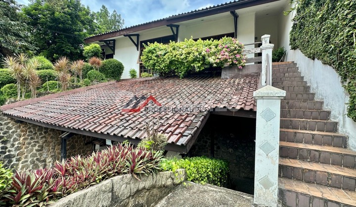 Rumah Tua Masih Layak Kontur Tanah Tinggi Seperti Model Rumah Villa 2