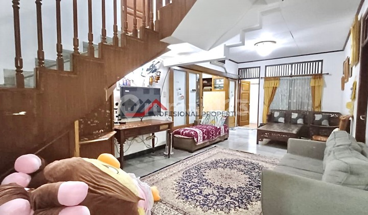 Strategic Location House Near MRT Station in Lebak Bulus, South Jakarta