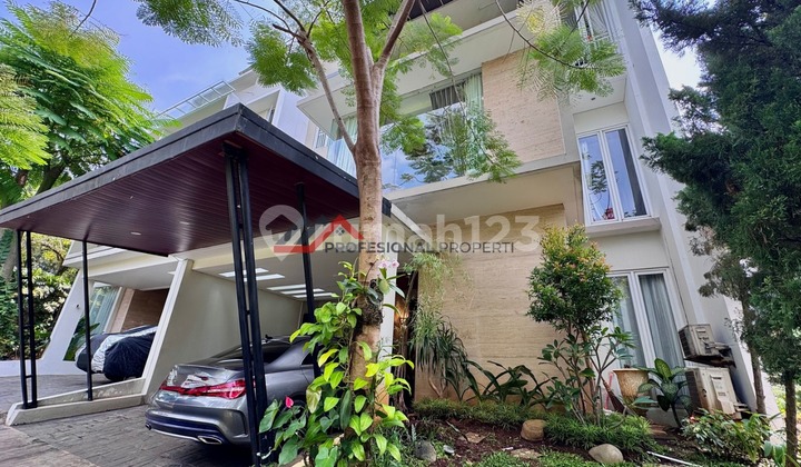 Rumah Tropical Minimalis Fully Furnished Dalam Townhouse Di Kemang, Jakarta Selatan.